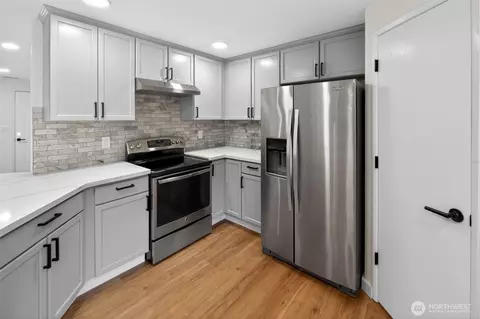 Kitchen - 320 213th Pl SW, Bothell, WA 98021 photo 5 of 5