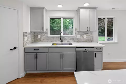 Kitchen - 320 213th Pl SW, Bothell, WA 98021 photo 3 of 5