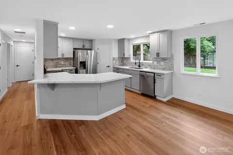 Kitchen - 320 213th Pl SW, Bothell, WA 98021 photo 4 of 5