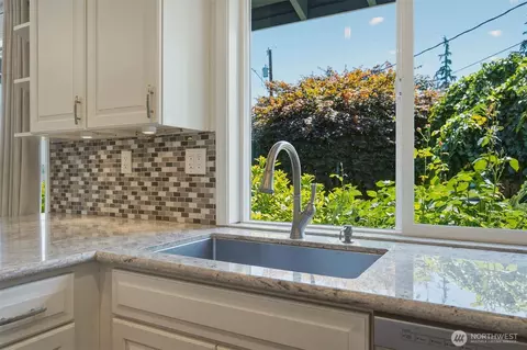 Kitchen - 105 161st St SE, Bothell, WA 98012 photo 3 of 4