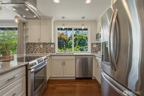 Kitchen - 105 161st St SE, Bothell, WA 98012 photo 4 of 4