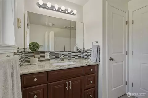 Bath - 105 161st St SE, Bothell, WA 98012 photo 3 of 5