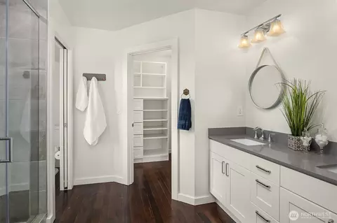 Bath - 227 29th Ave E, Seattle, WA 98112 photo 2 of 5