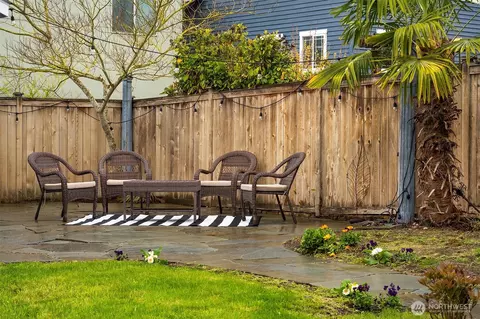 Exterior - 227 29th Ave E, Seattle, WA 98112 photo 6 of 7