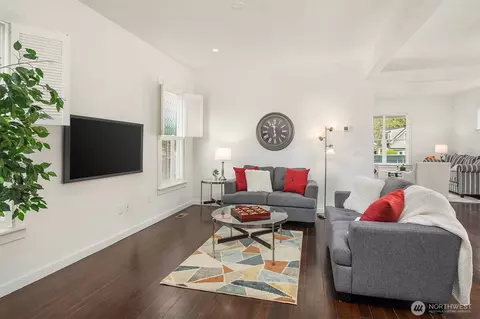 Living - 227 29th Ave E, Seattle, WA 98112 photo 2 of 3