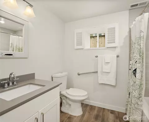 Bath - 227 29th Ave E, Seattle, WA 98112 photo 5 of 5
