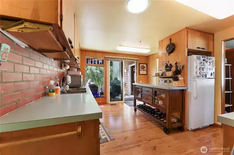 Kitchen - 3012 116th St SE, Everett, WA 98208 photo 3 of 4
