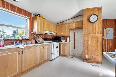 Kitchen - 3012 116th St SE, Everett, WA 98208 photo 4 of 4