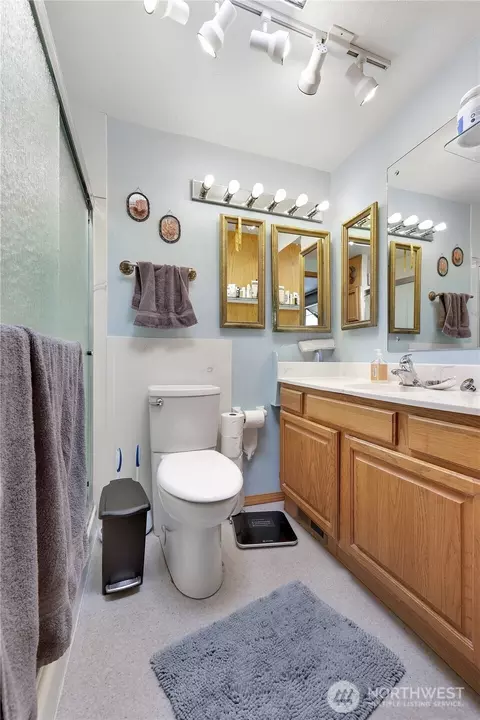 Bath - 3012 116th St SE, Everett, WA 98208 photo 1 of 2
