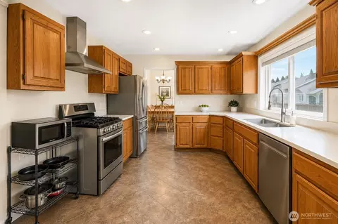 Kitchen - 12110 29th Ave SE, Everett, WA 98208 photo 2 of 2
