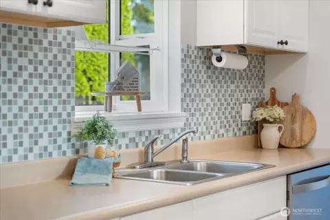 Kitchen - 1163 Garfield St, Enumclaw, WA 98022 photo 3 of 4