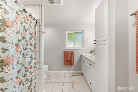 Bath - 1163 Garfield St, Enumclaw, WA 98022 photo 1 of 3