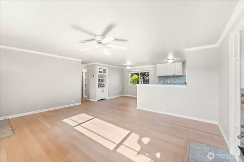 Living - 1163 Garfield St, Enumclaw, WA 98022 photo 6 of 6