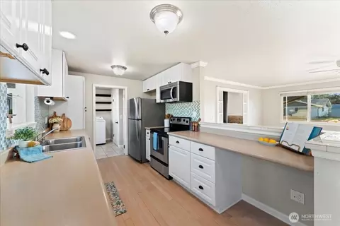 Kitchen - 1163 Garfield St, Enumclaw, WA 98022 photo 1 of 4