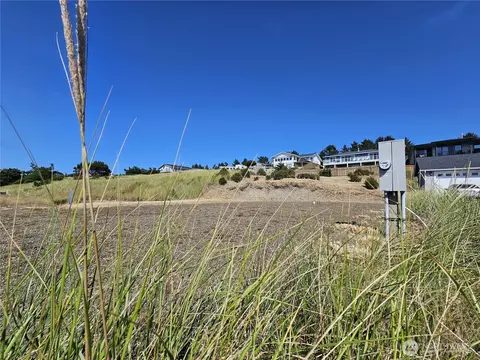 32606 I St, Ocean Park, WA 98640