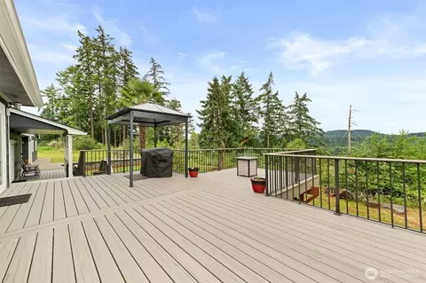 Exterior - 20215 189th Avenue Ct E, Orting, WA 98360 photo 3 of 4