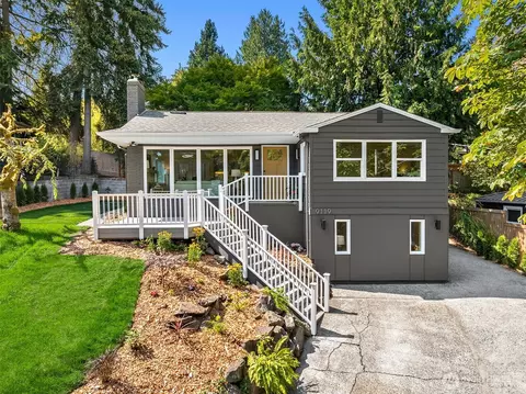 9119 17th Ave NE, Seattle, WA 98115