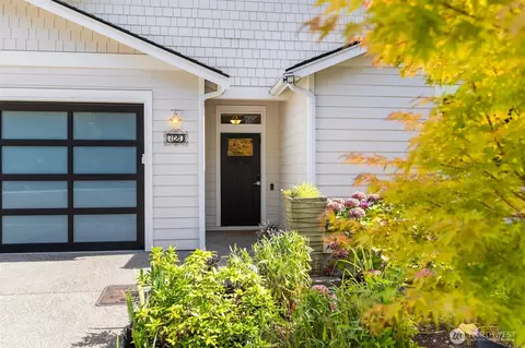 720 Fords Ct NW, Bainbridge Island, WA 98110