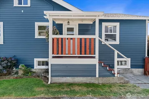 Exterior - 1138 Pioneer St, Enumclaw, WA 98022 photo 5 of 13