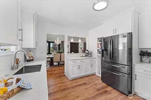 Kitchen - 1138 Pioneer St, Enumclaw, WA 98022 photo 5 of 7