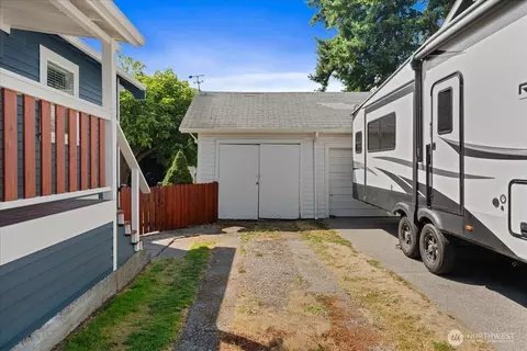 Exterior - 1138 Pioneer St, Enumclaw, WA 98022 photo 6 of 13
