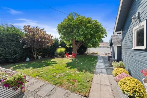 Exterior - 1138 Pioneer St, Enumclaw, WA 98022 photo 7 of 13