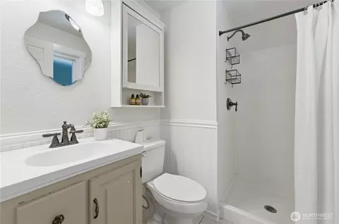 Bath - 20710 11th Dr SE, Bothell, WA 98012 photo 1 of 4