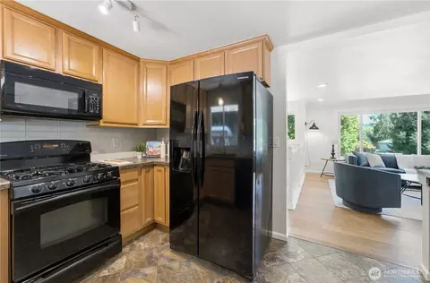 Kitchen - 20710 11th Dr SE, Bothell, WA 98012 photo 2 of 4