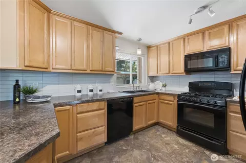 Kitchen - 20710 11th Dr SE, Bothell, WA 98012 photo 1 of 4
