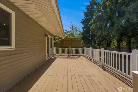 Exterior - 20710 11th Dr SE, Bothell, WA 98012 photo 4 of 9