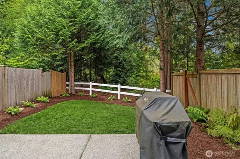Exterior - 2201 192nd St SE #F2, Bothell, WA 98012 photo 2 of 7
