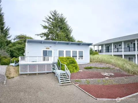 35200 J Pl, Ocean Park, WA 98640