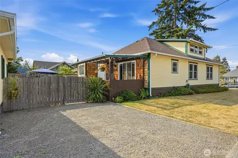 218 Evergreen St, Mount Vernon, WA 98273