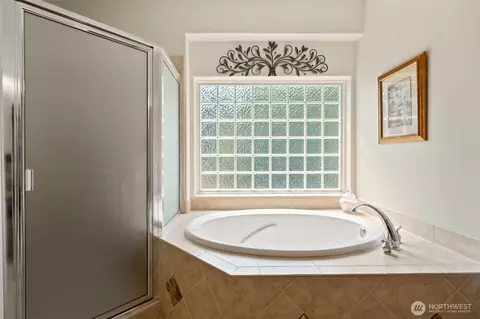 Bath - 682 Fox Hollow Rd, Sequim, WA 98382 photo 3 of 5