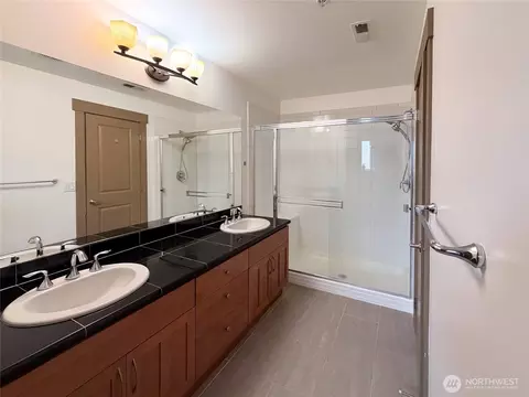 Bath - 2115 201st Pl SE #D5, Bothell, WA 98012 photo 3 of 5
