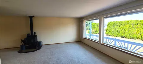 Living - 101 Cathy Ct, Sequim, WA 98382 photo 2 of 3
