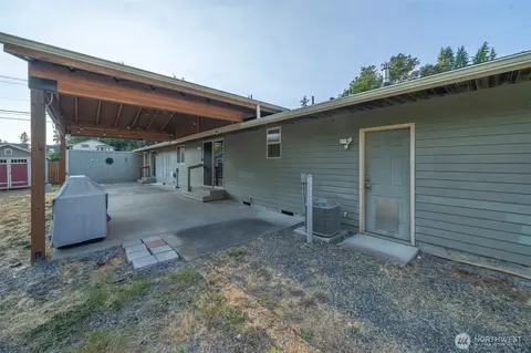 Exterior - 704 105th Pl SE, Everett, WA 98208 photo 3 of 5