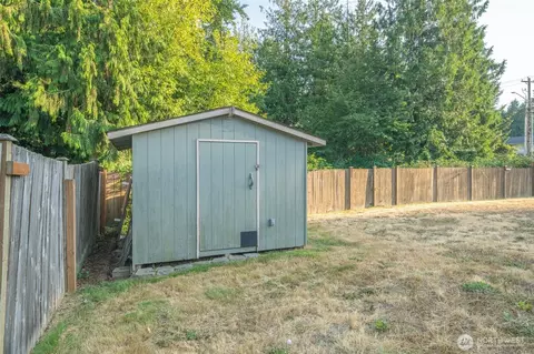 Exterior - 704 105th Pl SE, Everett, WA 98208 photo 4 of 5
