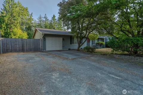 Exterior - 704 105th Pl SE, Everett, WA 98208 photo 5 of 5