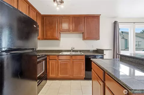 Kitchen - 20322 Bothell Everett Hwy #E301, Bothell, WA 98012 photo 3 of 3