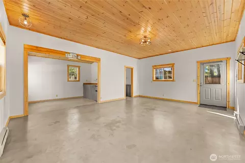 Living - 9 Deer Run Loop Rd, Winthrop, WA 98862 photo 3 of 4