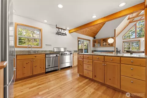 Kitchen - 9 Deer Run Loop Rd, Winthrop, WA 98862 photo 2 of 2
