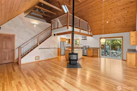 Living - 9 Deer Run Loop Rd, Winthrop, WA 98862 photo 2 of 4