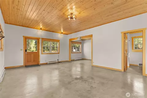 Living - 9 Deer Run Loop Rd, Winthrop, WA 98862 photo 4 of 4