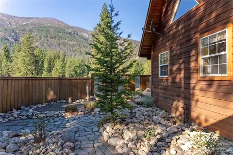 Exterior - 9 Deer Run Loop Rd, Winthrop, WA 98862 photo 3 of 4