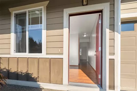 Entry Way - 8313 Upper Ridge Rd SE #2, Everett, WA 98203 photo 1 of 2