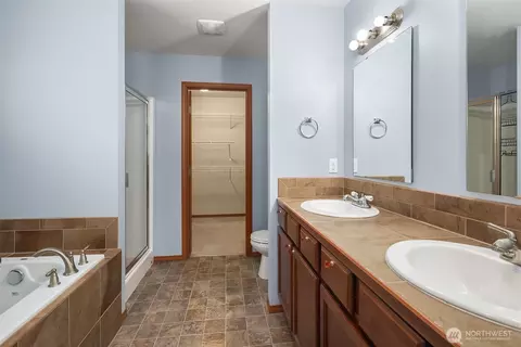 Bath - 8313 Upper Ridge Rd SE #2, Everett, WA 98203 photo 2 of 4