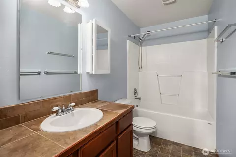 Bath - 8313 Upper Ridge Rd SE #2, Everett, WA 98203 photo 4 of 4