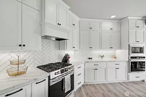 Kitchen - 2690 Wyrick Ct, Enumclaw, WA 98022 photo 4 of 5