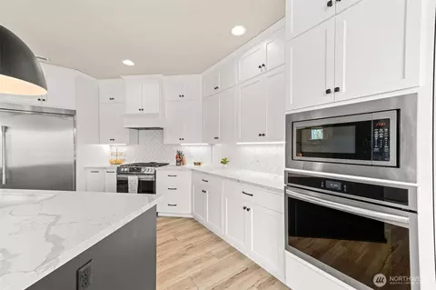 Kitchen - 2690 Wyrick Ct, Enumclaw, WA 98022 photo 3 of 5